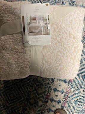 Threshold Textured Quilted Bedspread - Cream Matelasse 3 pieces target quilt set